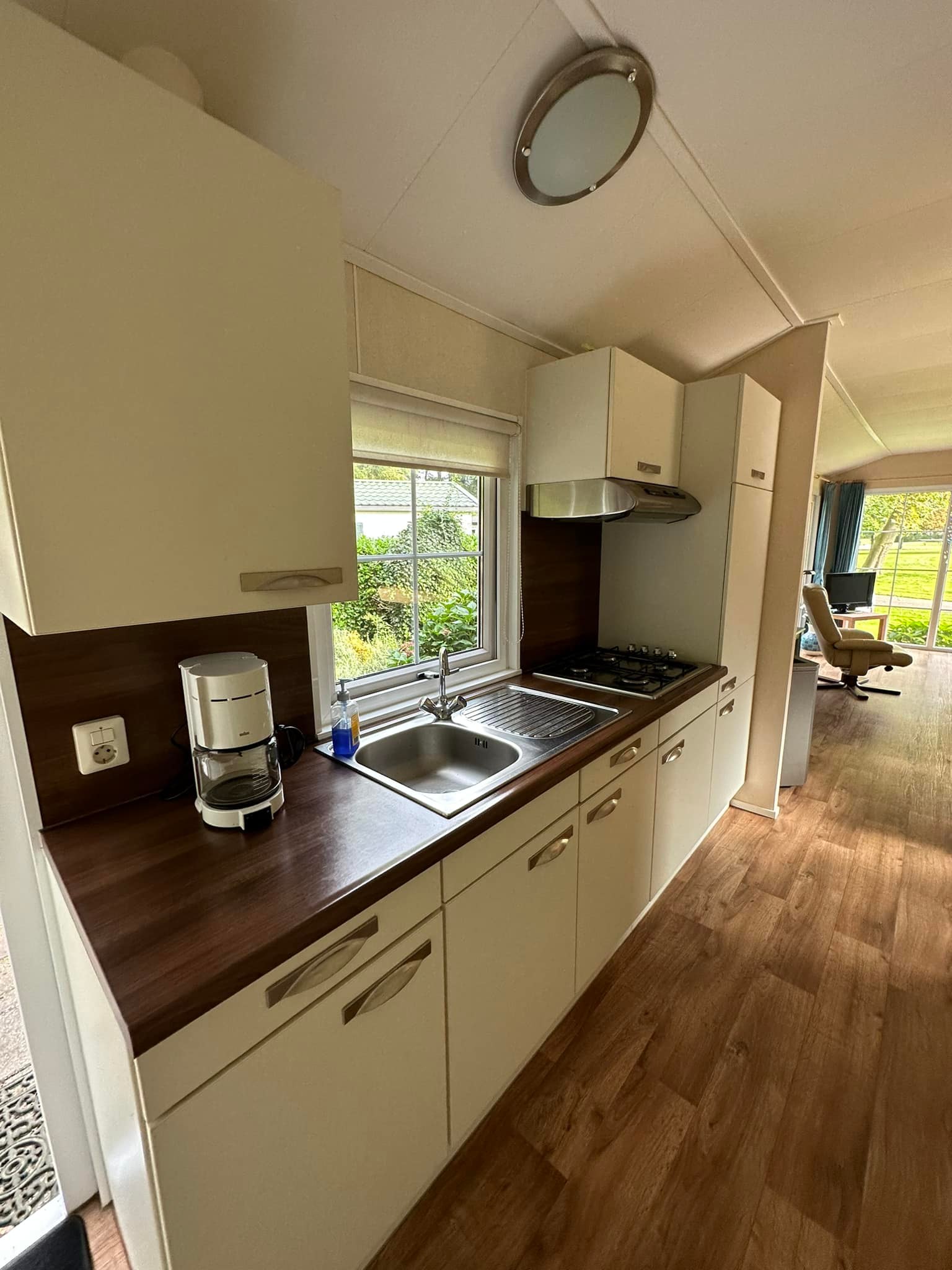 Chalet Arcabo Orlando – 11x4 m – 2 chambres – Isolation hiver – Cuisine équipée – Image 14