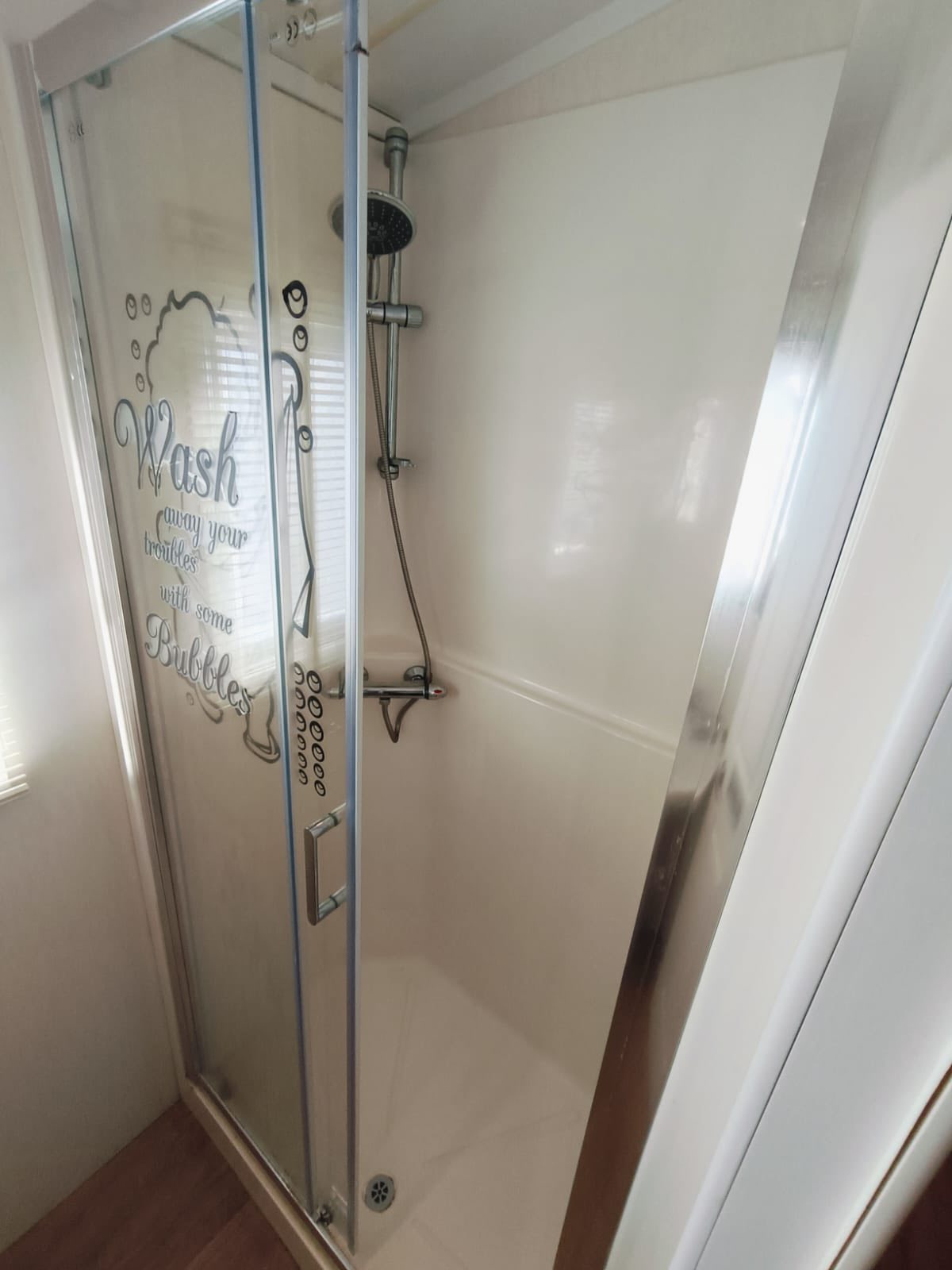 Maison Mobile Omar Adagio – 10.8m, 2 Chambres, 2 Salles de Bain, Chauffage Gaz, Isolée – Image 11